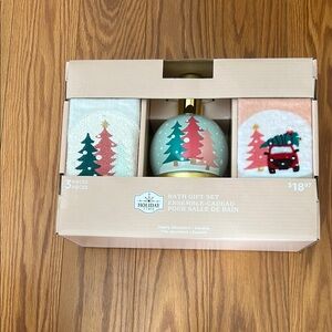 Bath Gift Set with Festive Trees